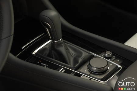 2023 Mazda3 Sport GT, lower console